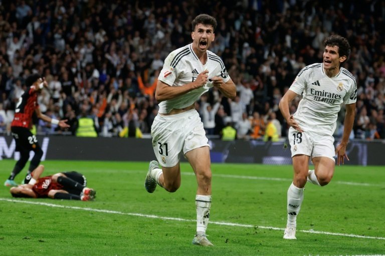 Jacobo marca o gol da virada madridista. AFP