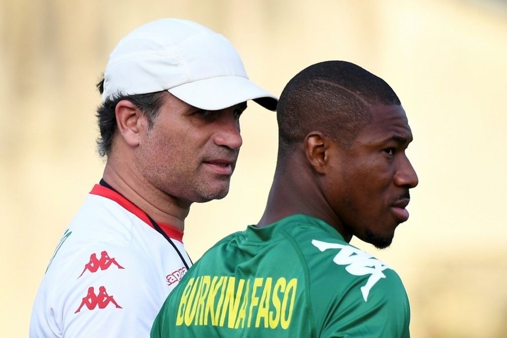 Coach Paulo Duarte speaks to Burkina Fasos Prejuce Nakoulma