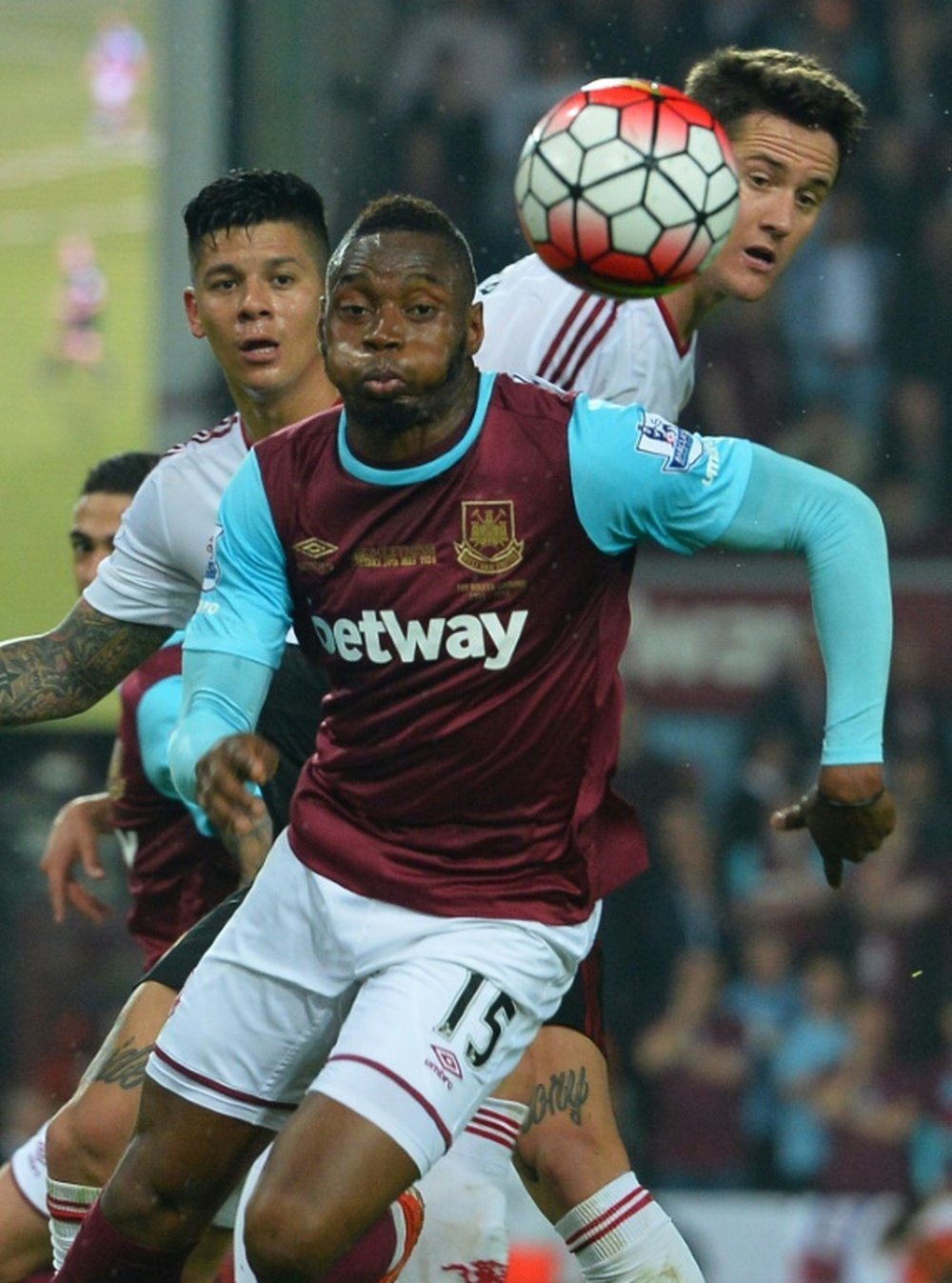 Sakho in action for West Ham against Manchester United. BeSoccer