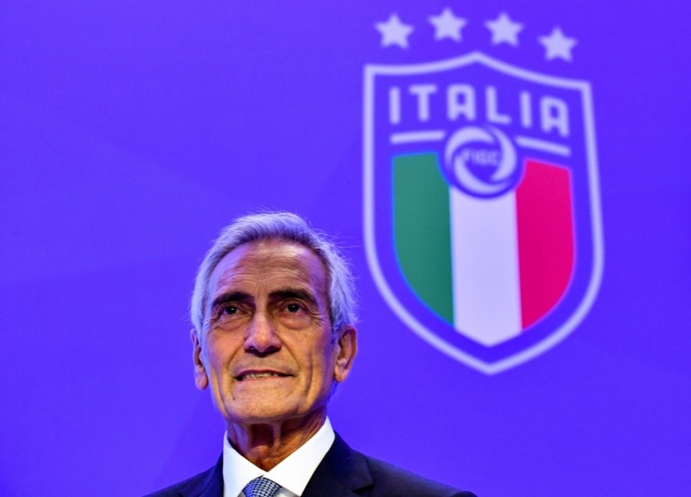 Presidente da Federação Italiana resiste a cancelar o campeonato. AFP