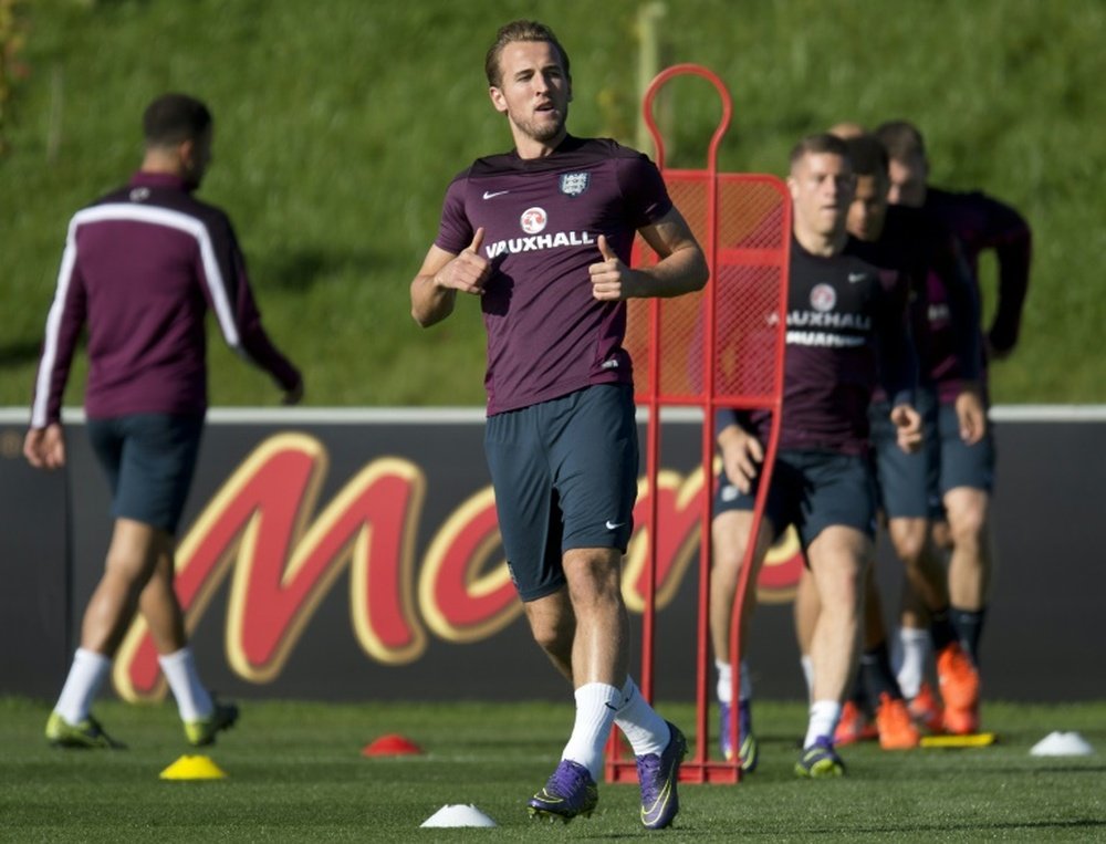 Englands players, including striker Harry Kane (C), take part in a training session at St Georges Park near Burton-on-Trent, central England, on October 8, 2015