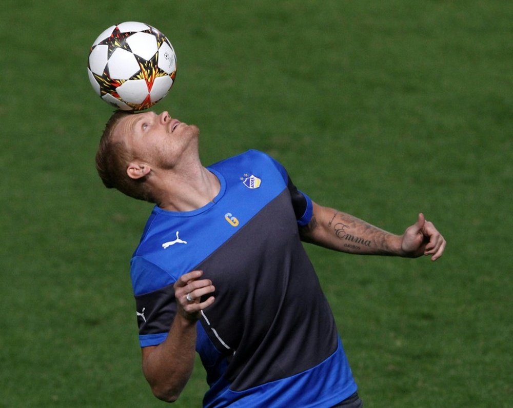 APOELs Norwegian defender John Arne Riise warms up with teammates during a training session at the GSP Stadium in the Cypriot capital Nicosia on November 24, 2014