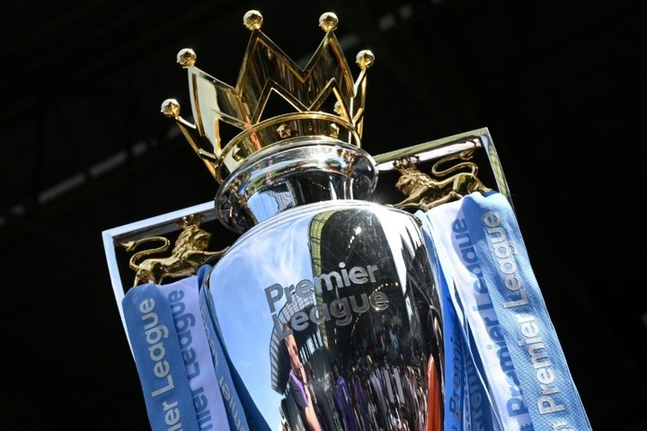 Man City begin bid for Premier League history, Liverpool face acid Chelsea test