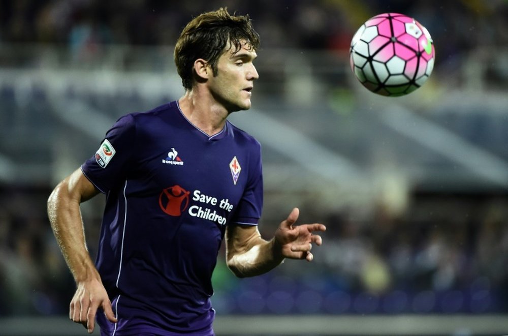 El lateral se ha convertido en la nueva estrella de la Fiorentina. AFP