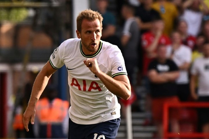 Kane's brace sees Tottenham win against plucky Forest
