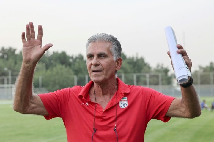 Treinador do Irã abandona coletiva ao ser questionado sobre direitos das mulheres