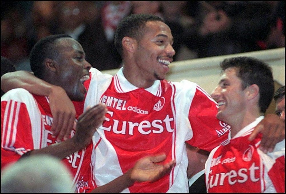 VÍDEO o primeiro gol da carreira de Thierry Henry VÍDEO o primeiro gol da carreira de Thierry Henry