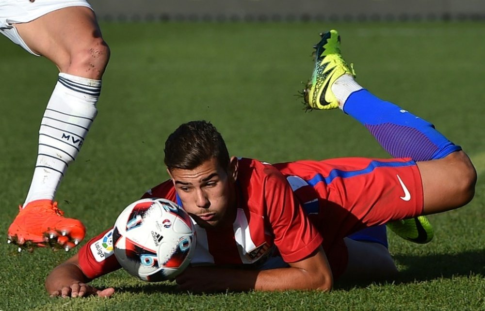 Theo Hernández llegó a encararse con sus actuales compañeros en categorías inferiores. AFP