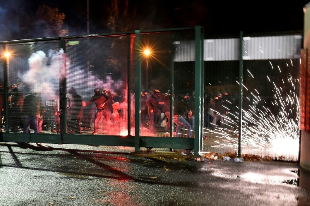 Four police hurt in clashes with Saint-Etienne ultras. AFP