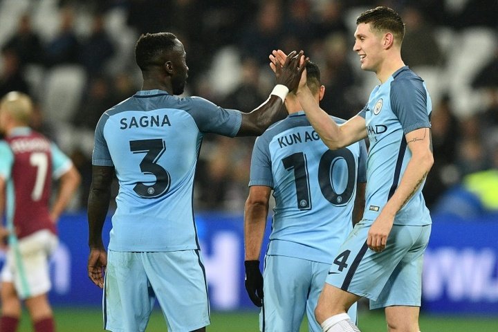 Leicester to move for former Man City defender