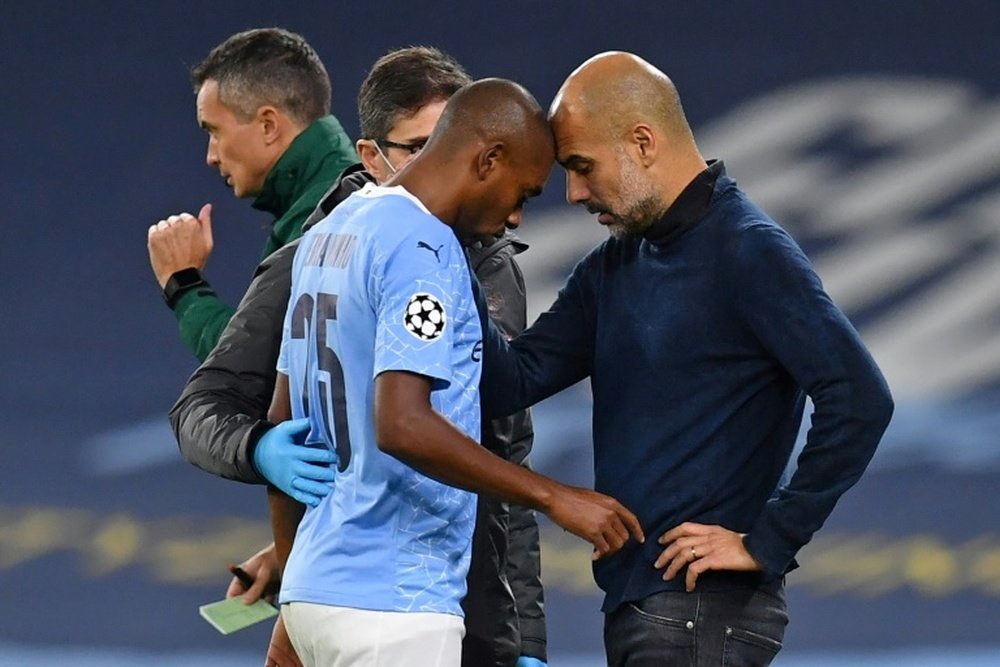 Pep Guardiola e Fernandinho comentaram a derrota para o Chelsea. AFP