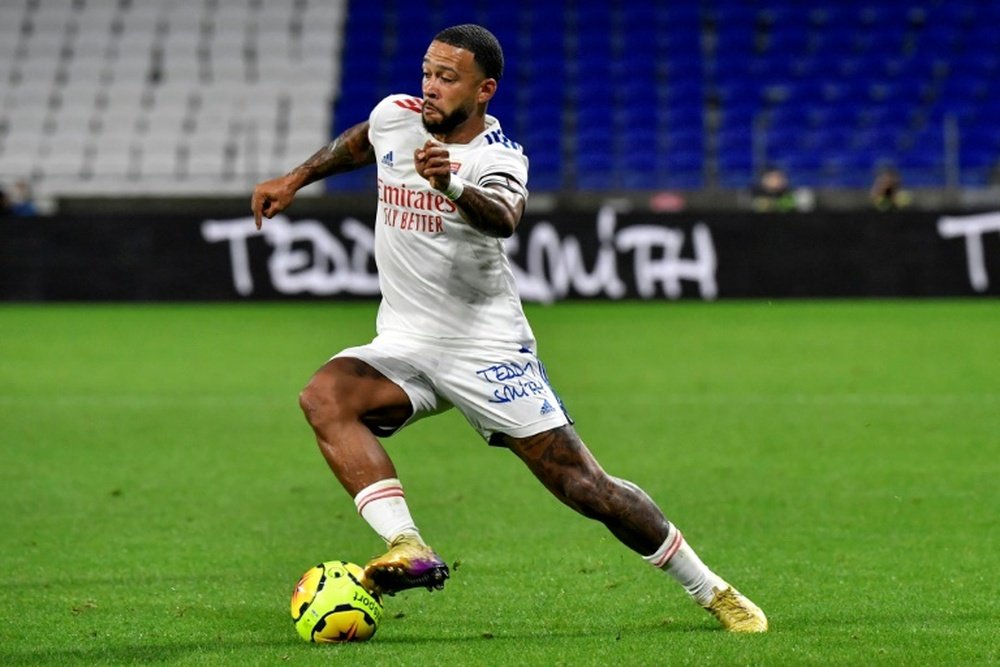 Depay pode chegar no Camp Nou em janeiro. AFP