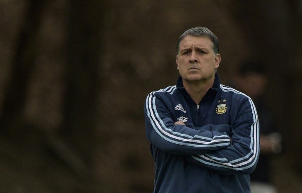 El 'Tata' Martino podría volver a ponerse al frente de una selección nacional. AFP/Archivo
