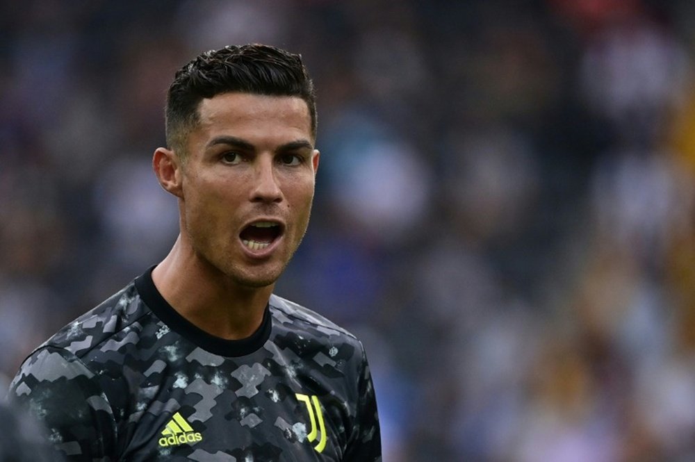 Cristiano pede para ficar no banco na estreia da Serie A e desata os rumores. AFP