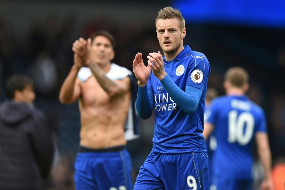 Leicester Citys Jamie Vardy applauds supporters