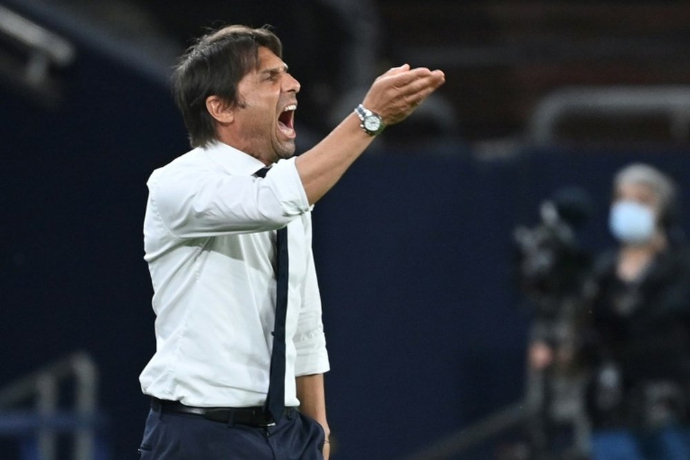 Banega se rió del pelo de Conte y el italiano buscó pelea. AFP