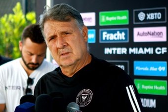 Martino no pudo asegurar la presencia de Messi en la temporada regular. AFP