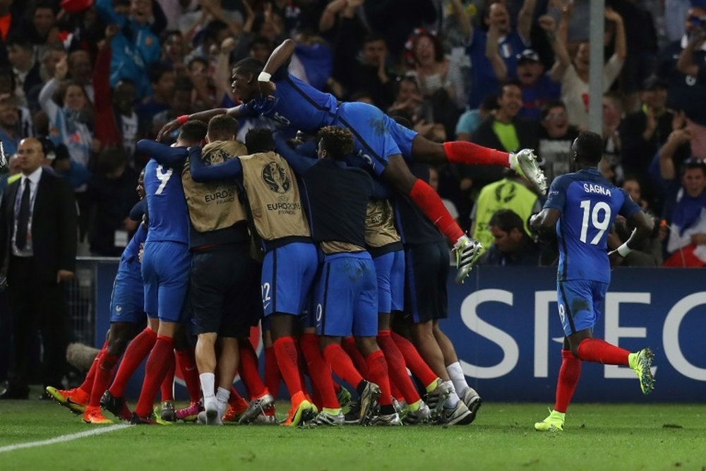 France team players celebrate their 2-0 win over Albania in the Euro 2016 group A football match between France and Albania at the Velodrome stadium in Marseille on June 15, 2016