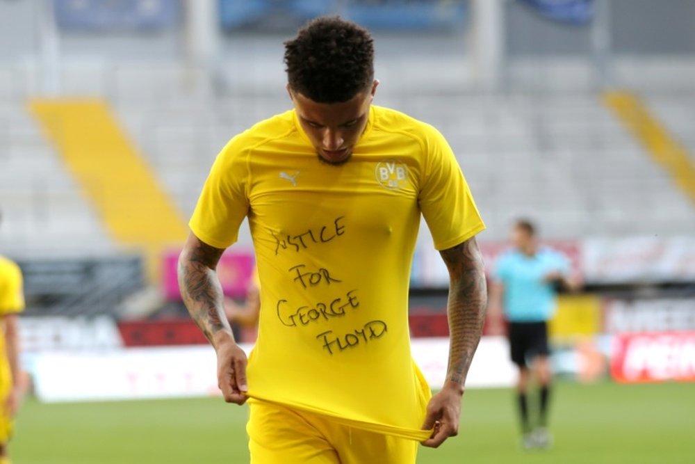 Jadon Sancho también se acordó de George Floyd. AFP