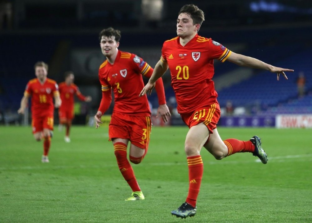 James y Bale dejan a Gales con la ilusión intacta. AFP
