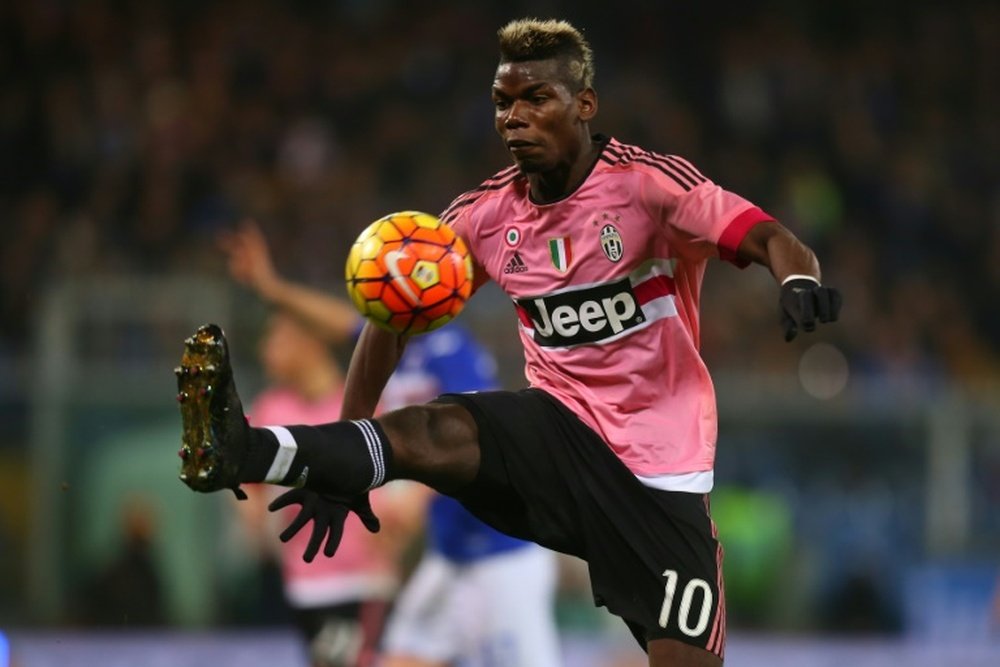 Juventus' midfielder Paul Pogba posts throwback picture with his two brothers. BeSoccer
