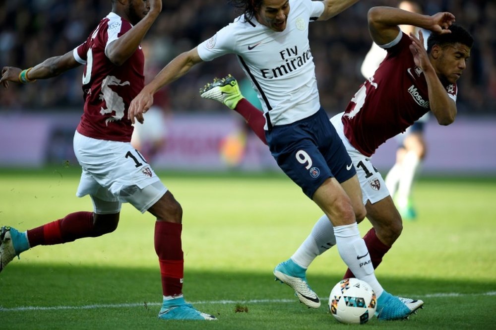 Heroic Matuidi sinks Metz as PSG catch Monaco