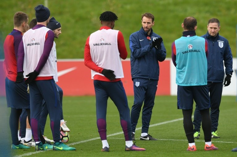 Poppies and pride as England, Scotland collide