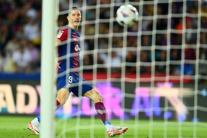 Tudo pelo 'Clássico': Lewy e De Jong podem jogar infiltrados