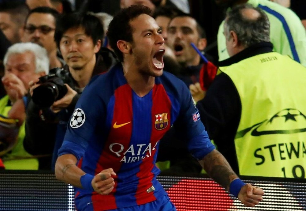 Neymar fue atacado gravemente por el sueco Mikael Lustig. AFP