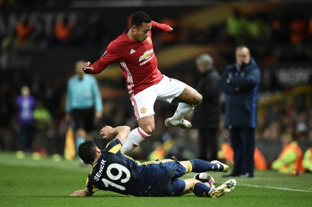 Depay fighting for the ball. AFP