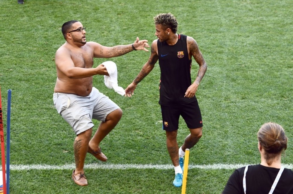 Neymar acapara los focos. AFP