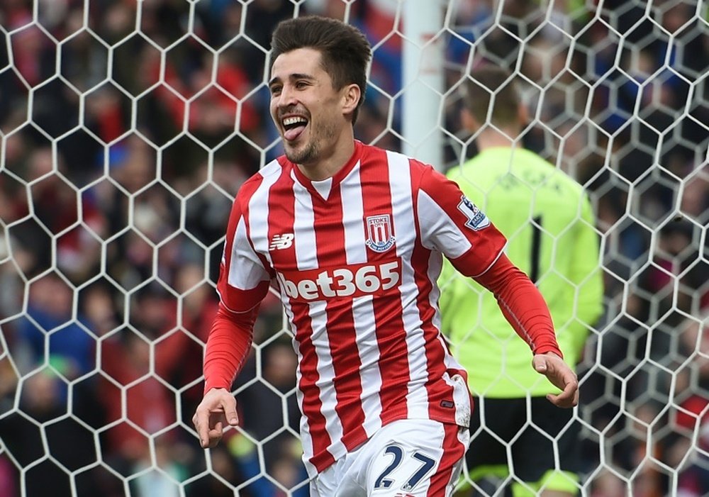 Stoke City striker Bojan Krkic has signed a new deal with the English Premier League club