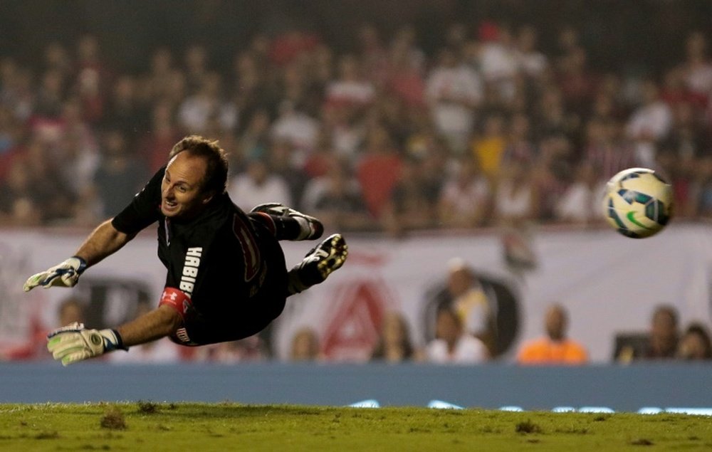 Goalkeeper Rogerio Ceni during a friendly match between Club World Cup football 1992-1993 and Club World Cup 2005 at Morumbi stadium in Sao Paulo, Brazil on December 11, 2015