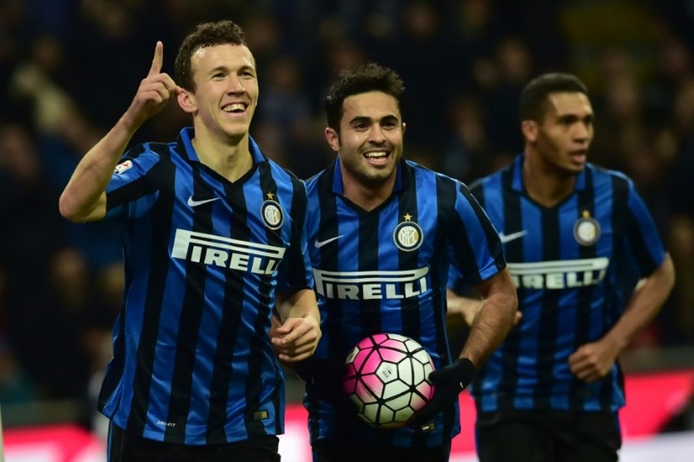 Inter Milans forward Ivan Perisic (L) celebrates after scoring a goal during an Italian Serie A football match against Bologna at the San Siro Stadium in Milan on March 12, 2016