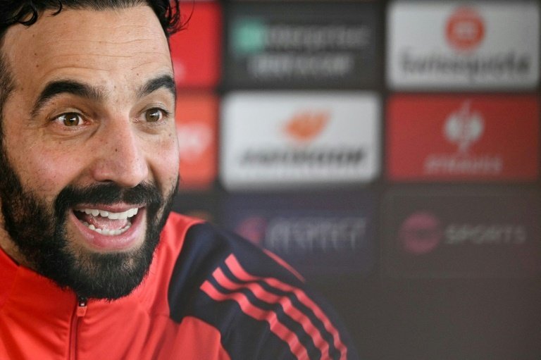 United e Spurs buscam vaga direta nas oitavas da Liga da Europa
