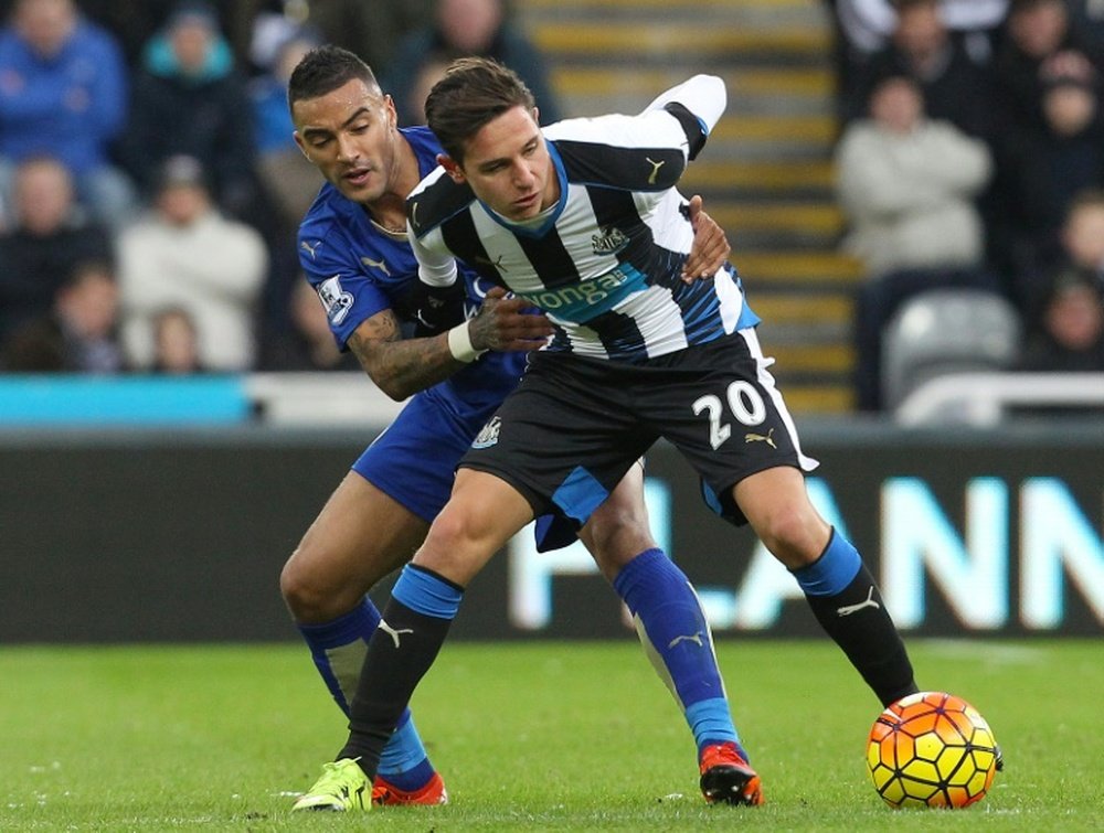 Leicester Citys defender Danny Simpson (L) challenges Newcastle Uniteds midfielder Florian Thauvin during the English Premier League football match at St James Park in Newcastle-upon-Tyne, England, on November 21, 2015