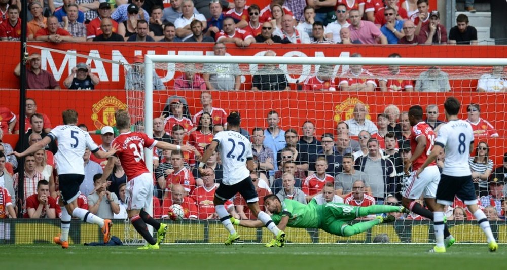 Sergio Romero, sin sitio en el United. AFP