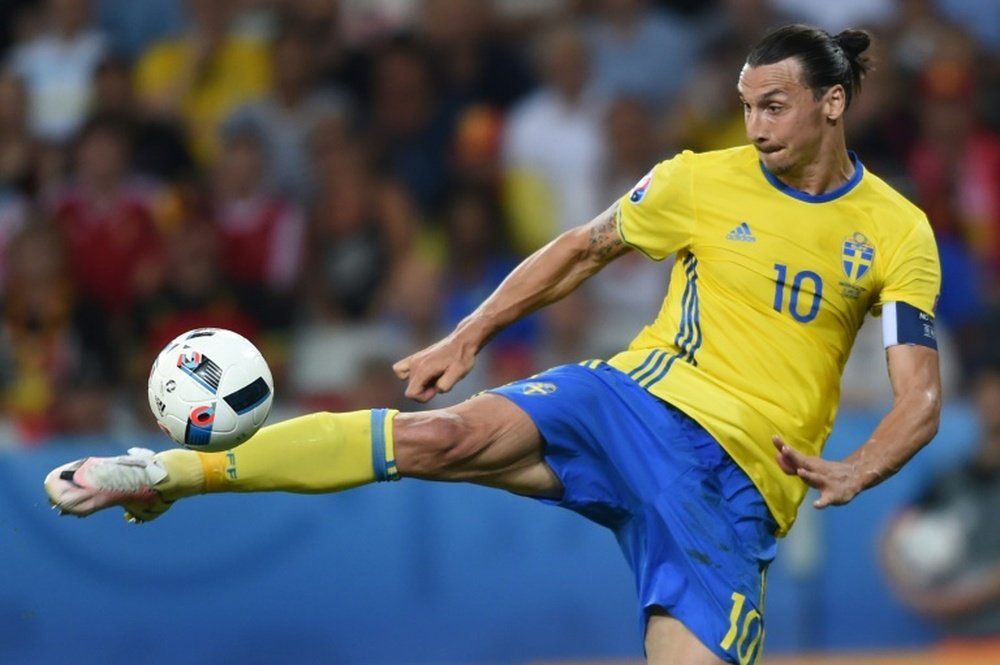 Roma are trying to make a last minute swoop for Zlatan Ibrahimovic. BeSoccer