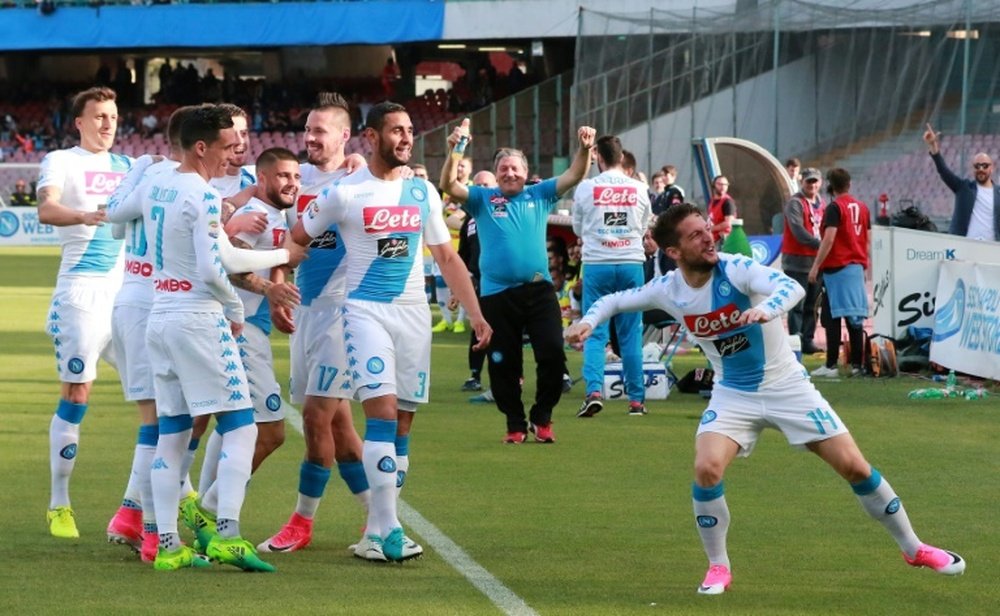 Napoli bateu o Cagliari por 3-1 na 35ª rodada do campeonato italiano. AFP
