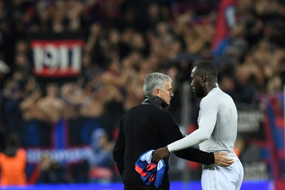 Mourinho, encantado por la entrega de Romelu Lukaku. AFP