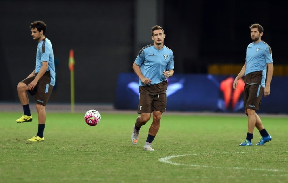 Lazios Miroslav Klose (C) and teammates attend a training session on the eve of the Italian Super Cup final football match between Juventus and Lazio in Shanghai on August 7, 2015