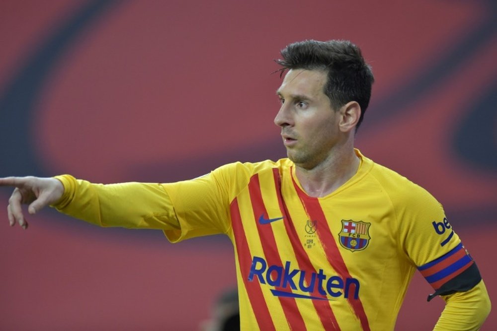 Laporta le ofrece a Messi dos años. AFP