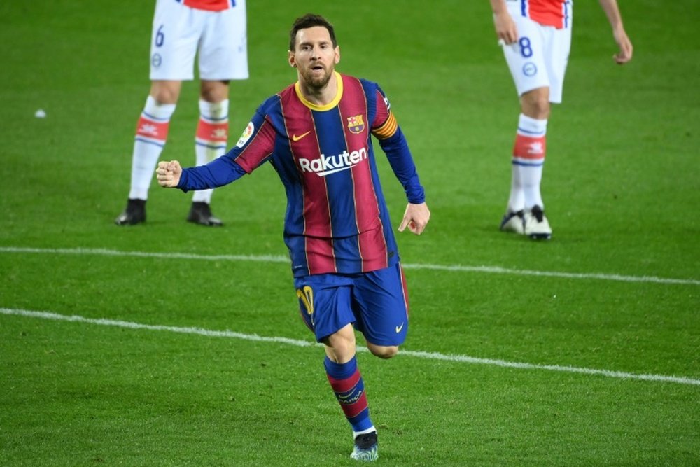 Laporta espera ansioso la respuesta de Messi. AFP