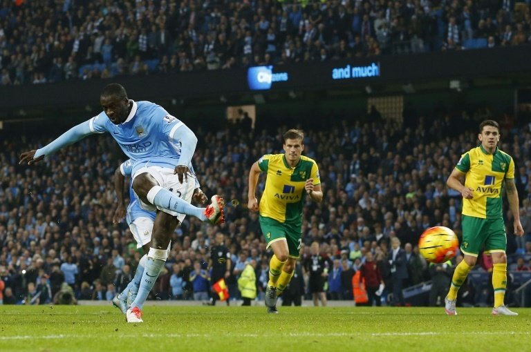 Manchester Citys Ivorian midfielder Yaya Toure (L) scores their second goal from the penalty spot during the English Premier League football match between Manchester City and Norwich City in Manchester, England on October 31, 2015