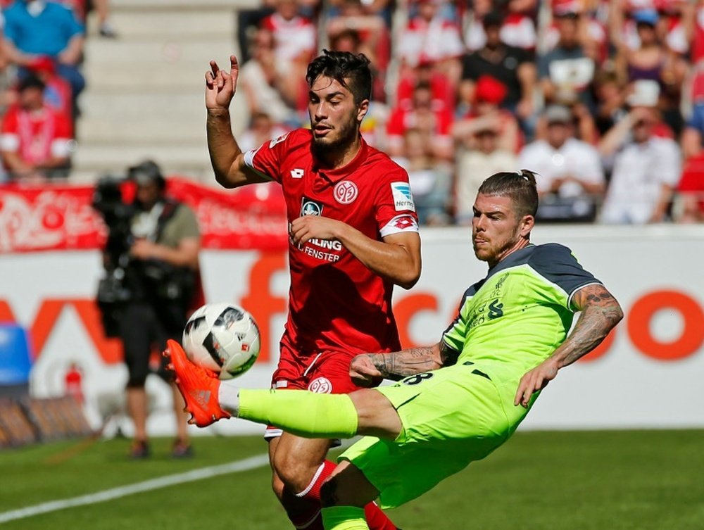 Mainz midfielder Suat Serdar (L) and Liverpools defender Alberto Moreno fight for the ball in Mainz, central Germany, on August 7, 2016