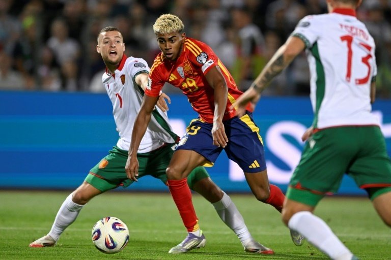 Lamine Yamal suffers minor back problem, misses Spain training