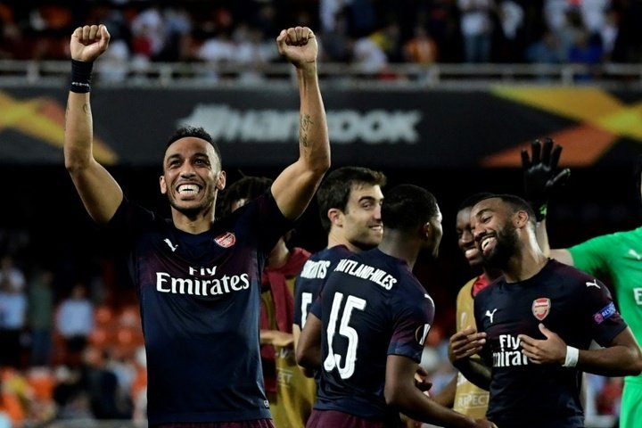 Aubameyang and Lacazette outclass Valencia to book place in final