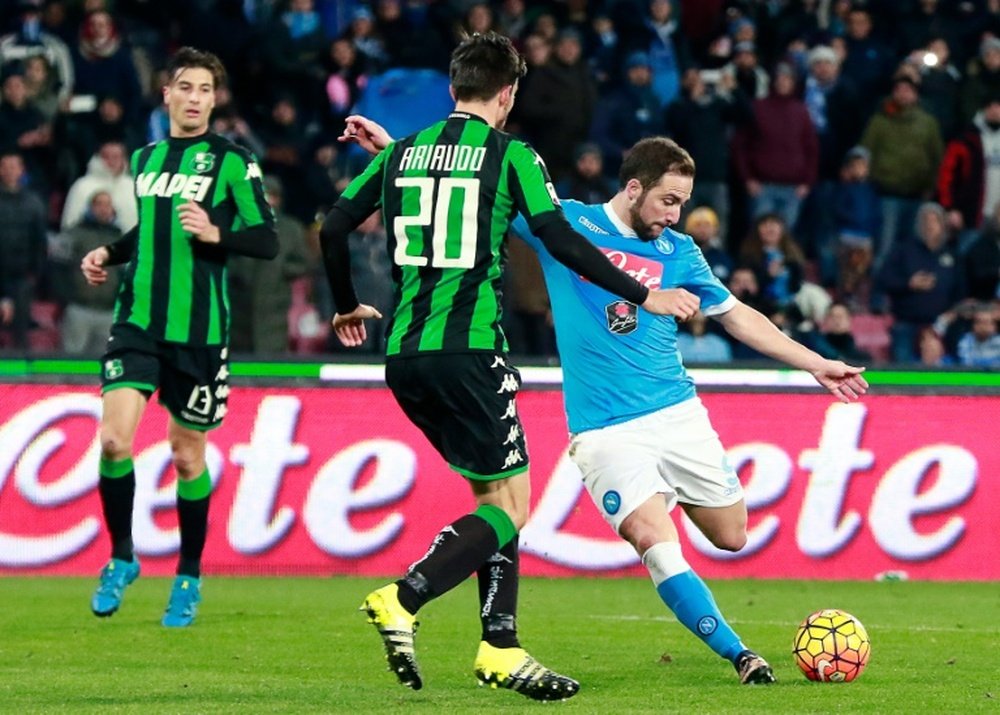 Napolis forward Gonzalo Higuain (R) kicks and scores a goal during the Italian Serie A football match between Napoli and Sassuolo Calcio at the San Paolo stadium in Naples on January 16, 2016