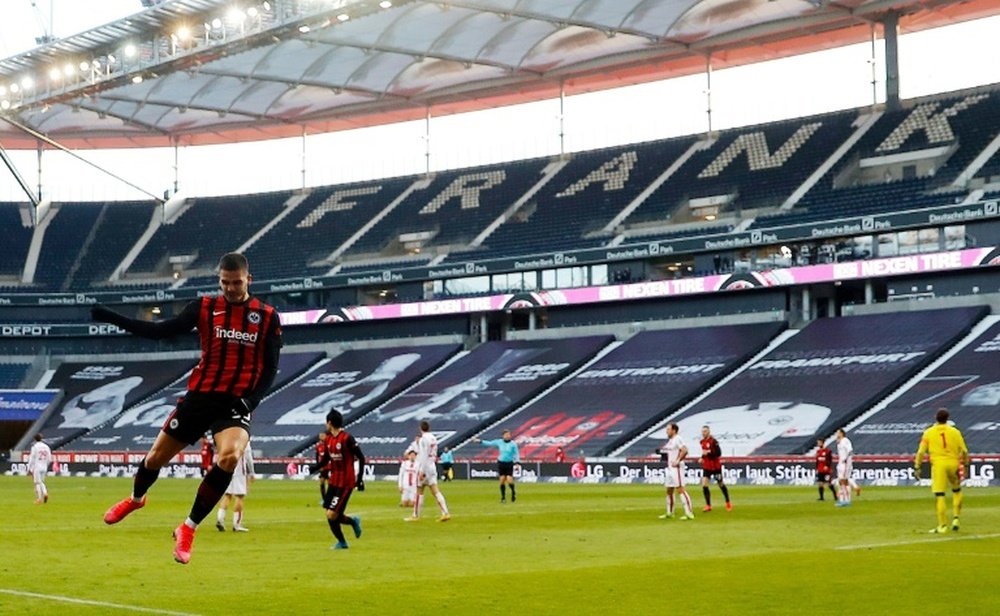 United fera une offre pour André Silva uniquement en cas de départ de Cavani. AFP