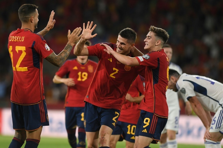 Sancet celebra su gol con España